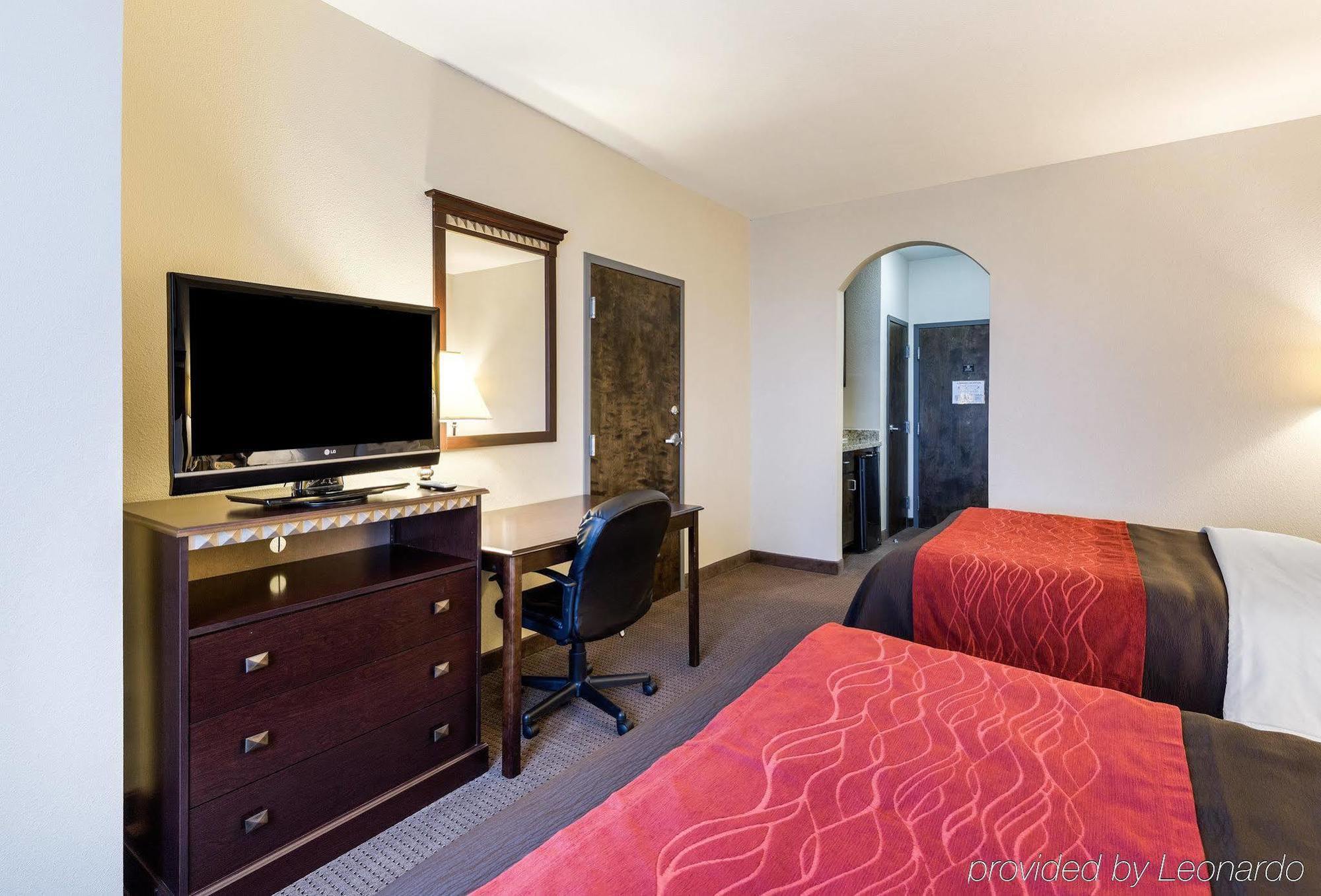 Comfort Inn & Suites Winnie Bagian luar foto